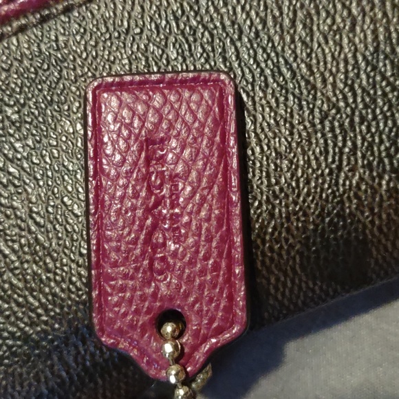 Signature Authentic Coach Leather Wristlet in Wine Color - Picture 4 of 4